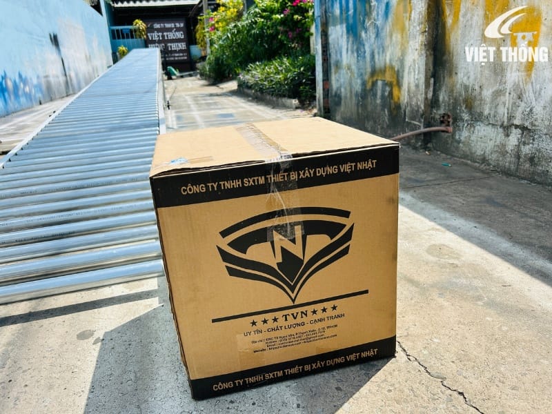 Băng tải con lăn thép 20m chuyển hàng Băng tải con lăn thép 20m chuyển hàng