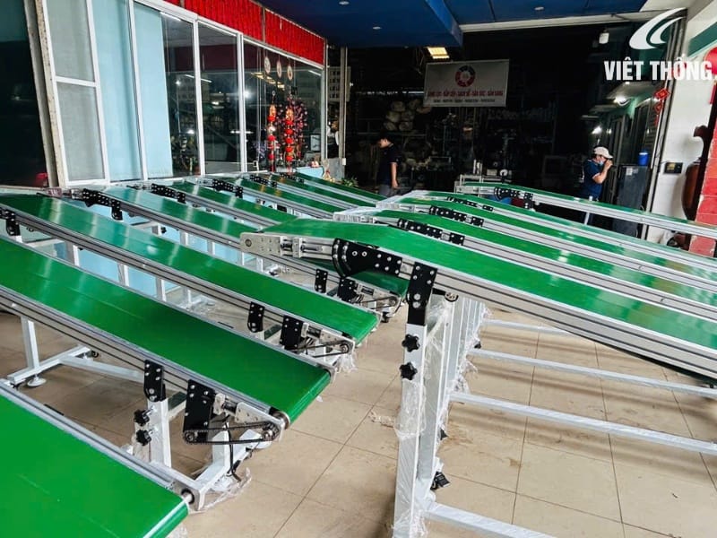 Băng tải PVC nghiêng