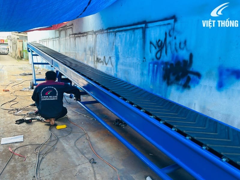 Sản xuất băng tải cao su gân V theo yêu cầu khách